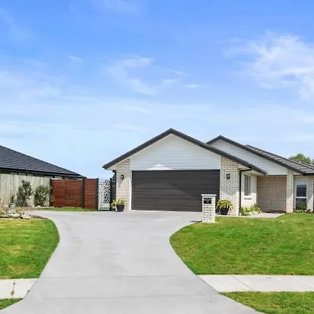 Beautiful Brand New Four-Bed Home Near Redwood