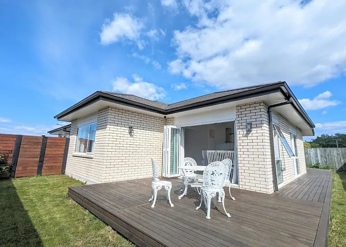 Holiday home Beautiful Brand New Four-bed Near Redwood