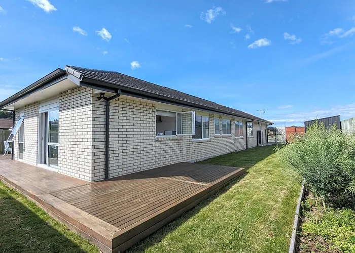 Holiday home Beautiful Brand New Four-bed Near Redwood Rotorua