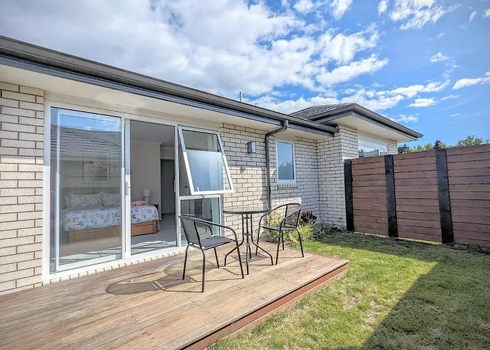 Beautiful Brand New Four-bed Near Redwood